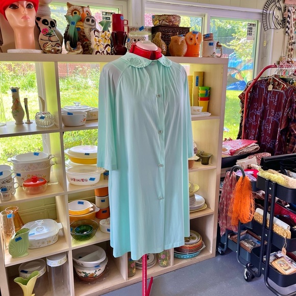 VINTAGE Nightgown and Robe Set - Picture 1 of 16